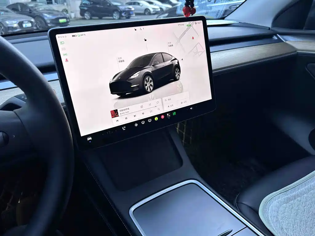 Tesla Model Y — миниатюра 8