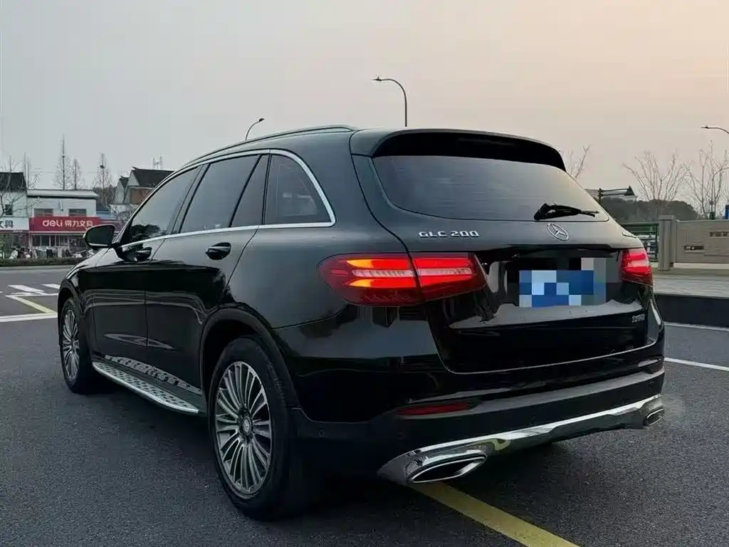 MERCEDES-BENZ GLC