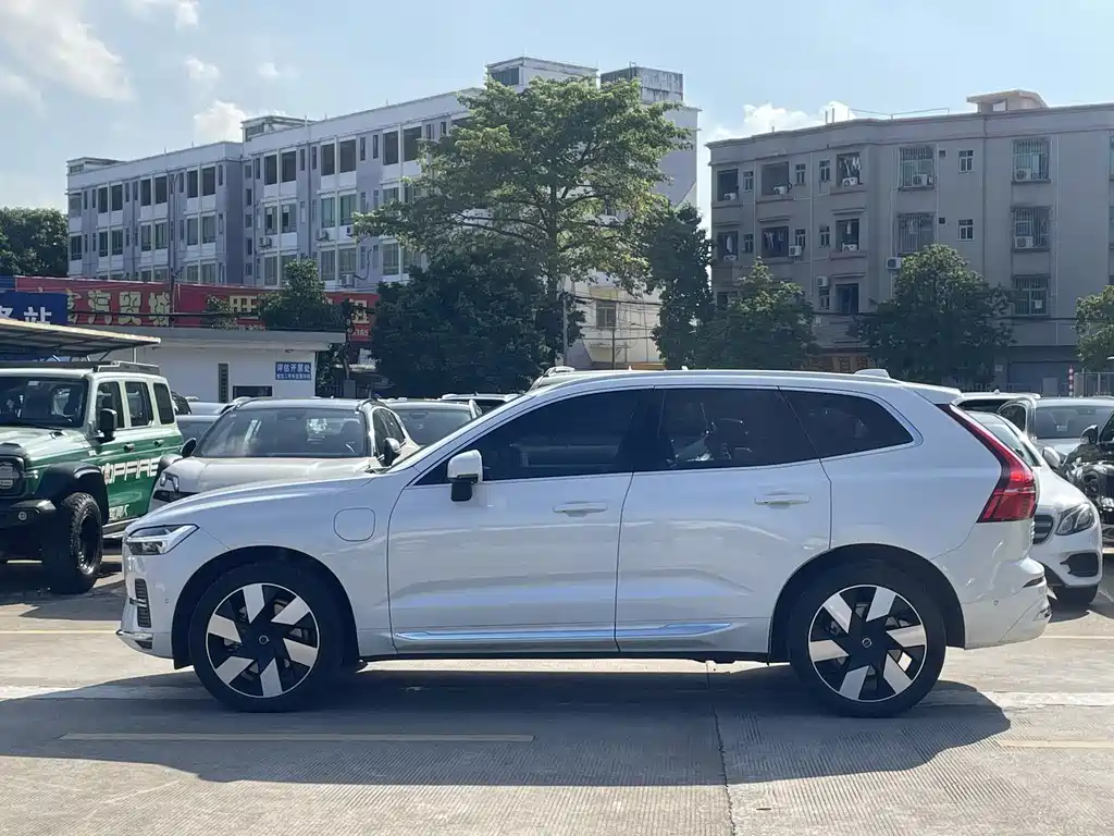 VOLVO  XC60 PLUG IN HYBRID