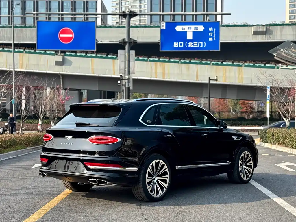 BENTLEY TIMYUE PLUG IN HYBRID