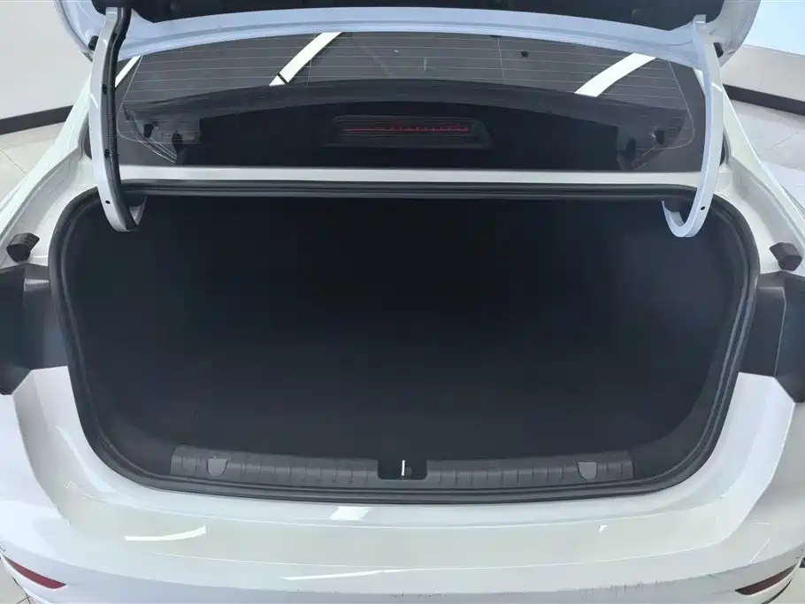 Geely Emgrand 2025 4 1.5L CVT