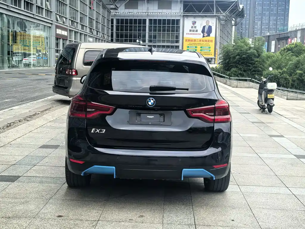 BMW iX3 — миниатюра 13