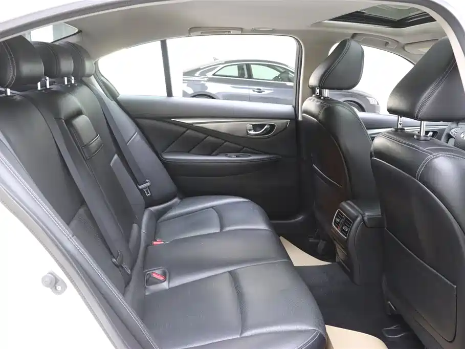 INFINITI Q50L