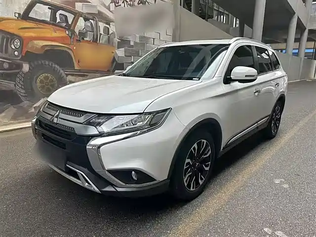 MITSUBISHI OUTLANDER 2021