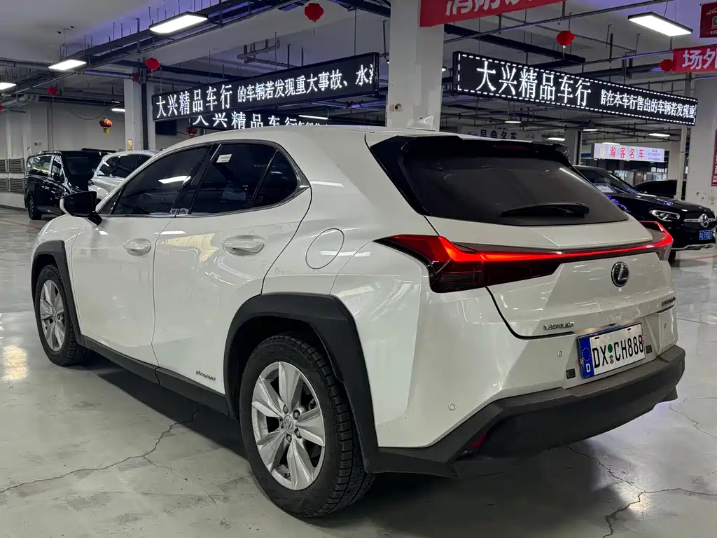 LEXUS UX