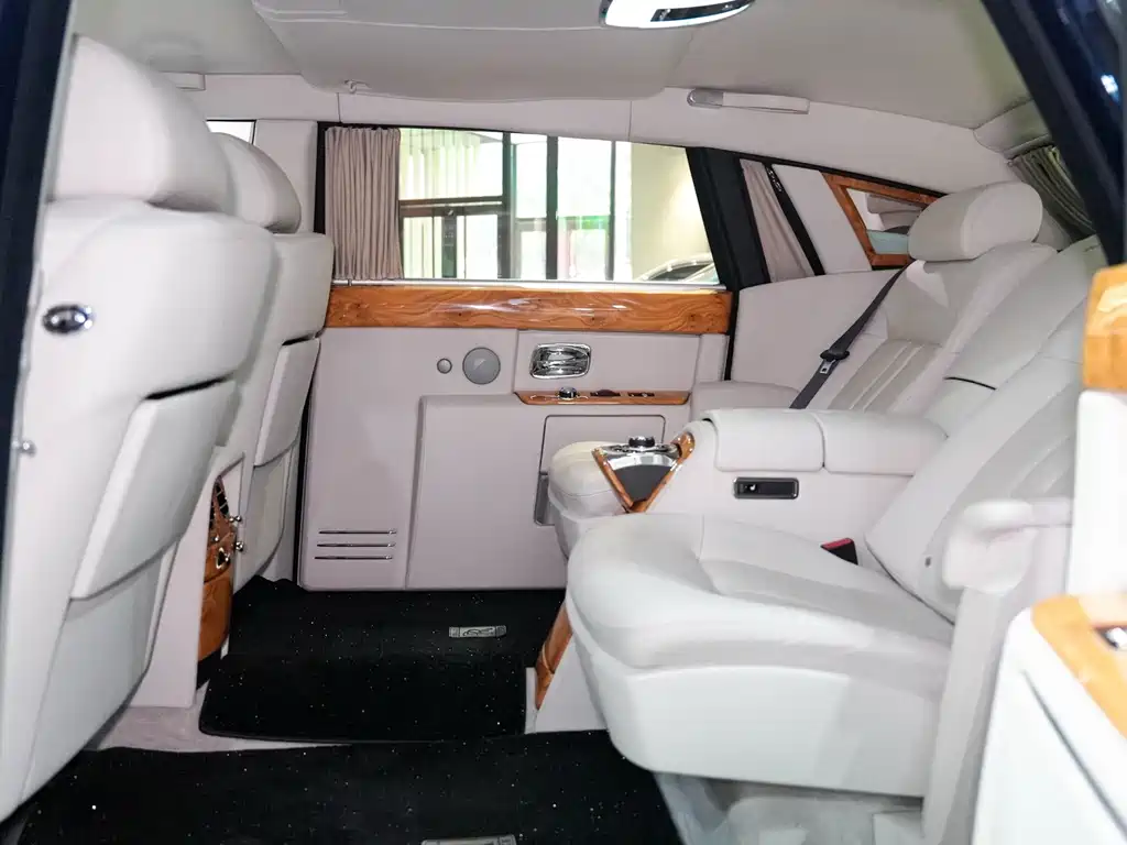 Rolls-Royce Phantom — миниатюра 22