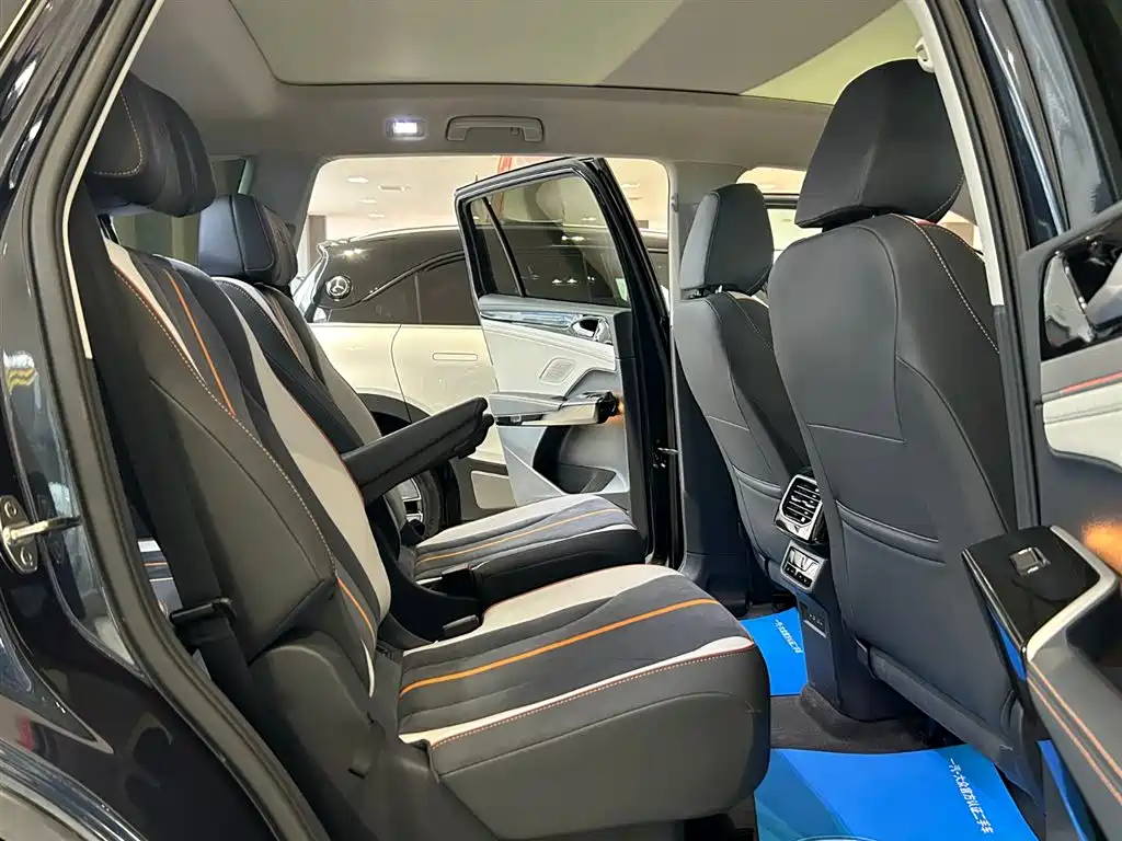 VOLKSWAGEN ID.6 CROZZ