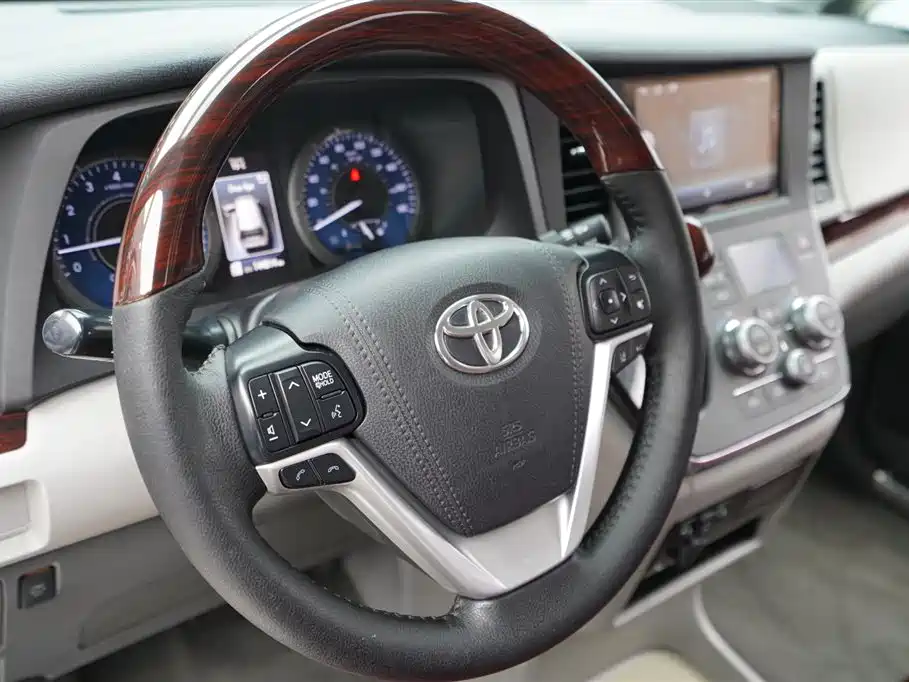 Toyota Sienna 2018 3.5L