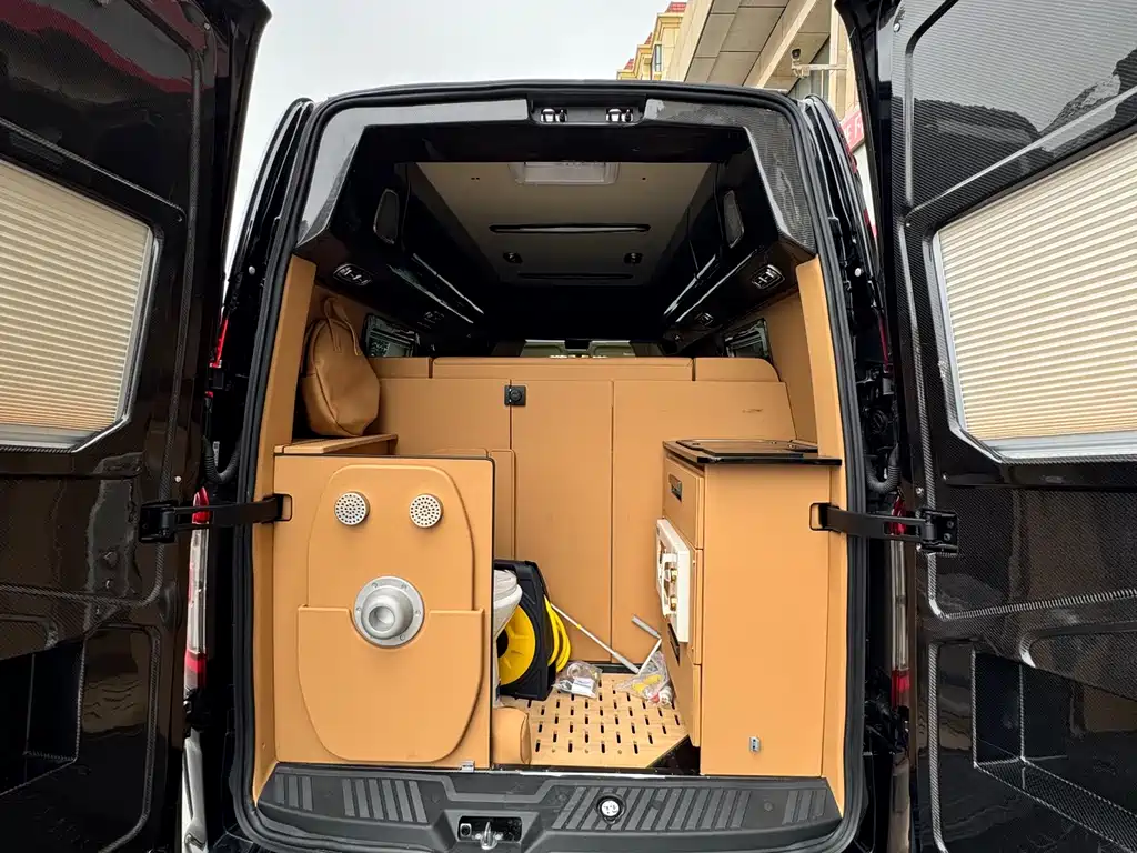 Ford Transit 2023 2.0T AT 5/6 мест