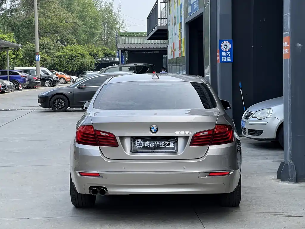 BMW 5 Series — миниатюра 4