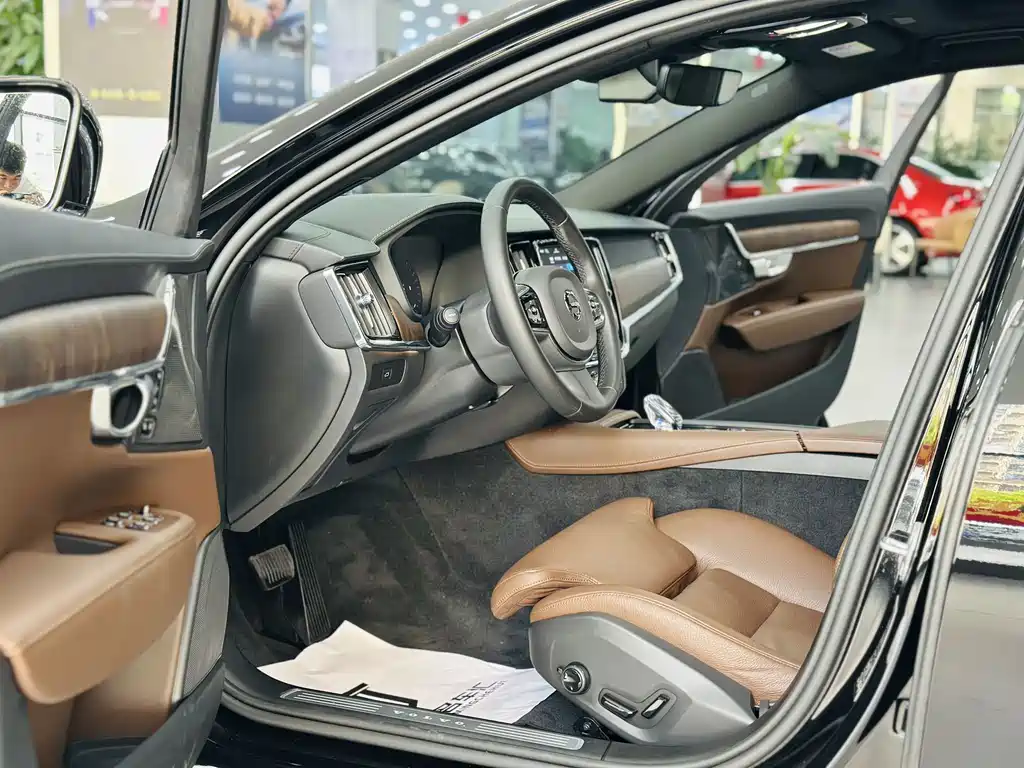 Volvo S90 2024 B5 Luxury