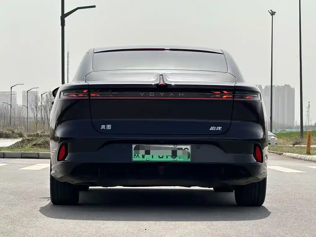 VOYAH LANTU CHASING LIGHT