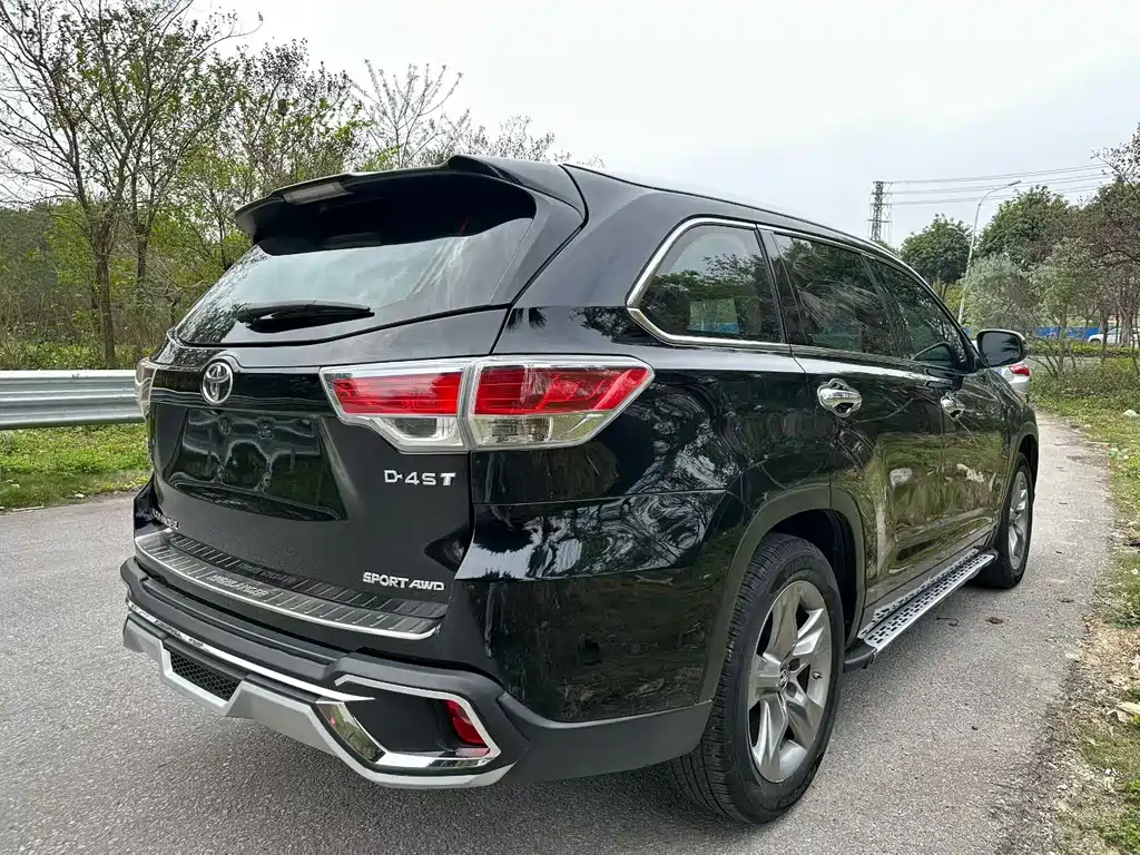 TOYOTA HIGHLANDER