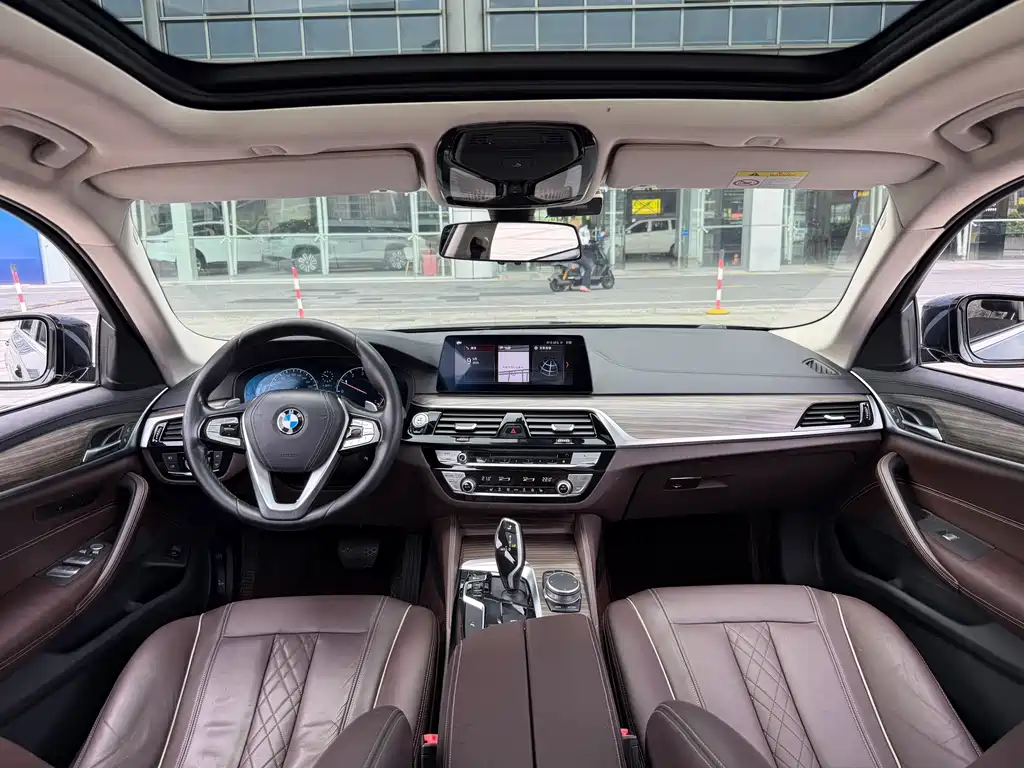 BMW 5 Series — миниатюра 9