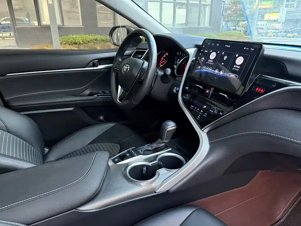 Toyota Camry 2023 2.0S