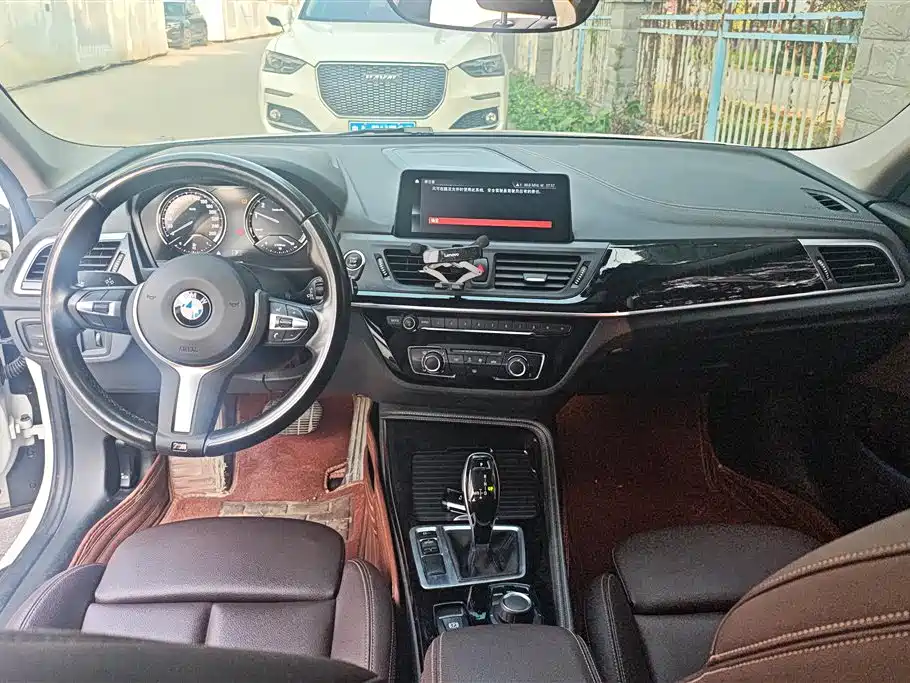 BMW 1 SERIES