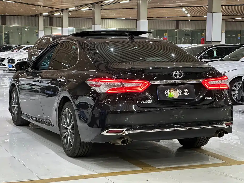 Toyota Camry — миниатюра 16