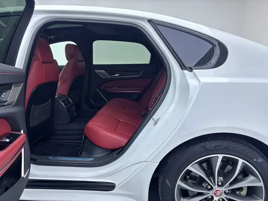 Jaguar XFL — миниатюра 18