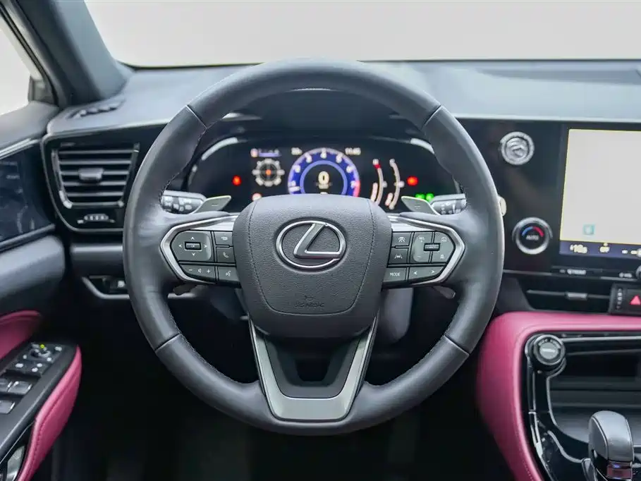 Lexus NX 2023 260