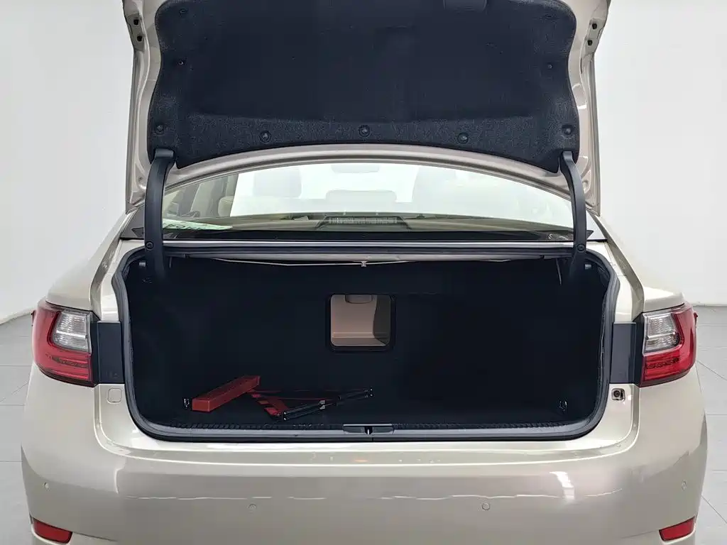Lexus ES — миниатюра 16