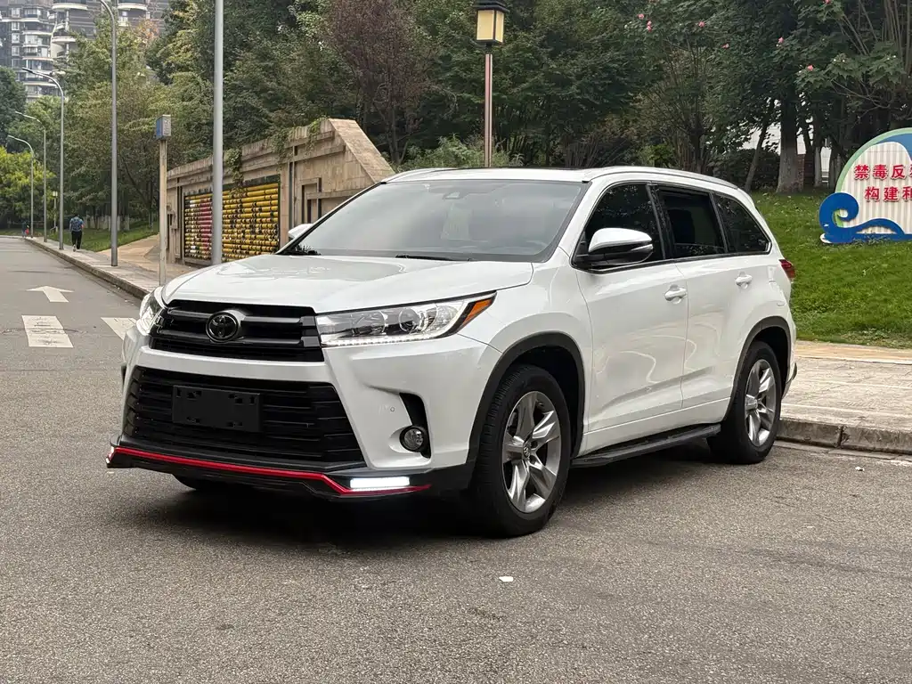 TOYOTA HIGHLANDER