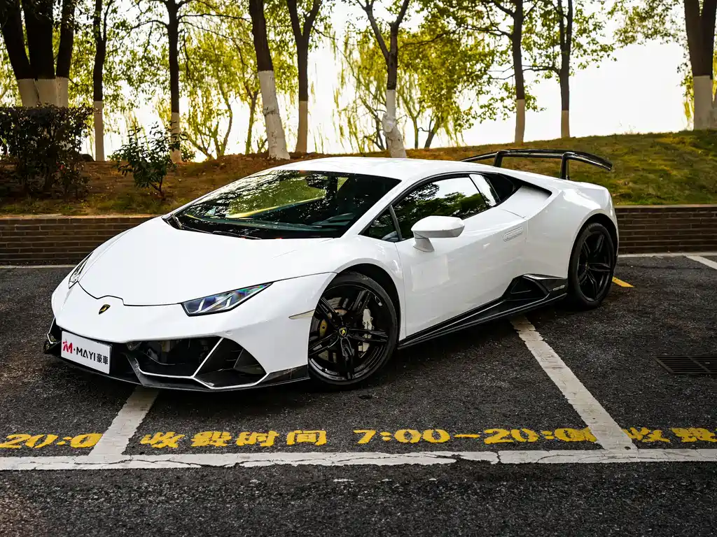 LAMBORGHINI HURACÁN