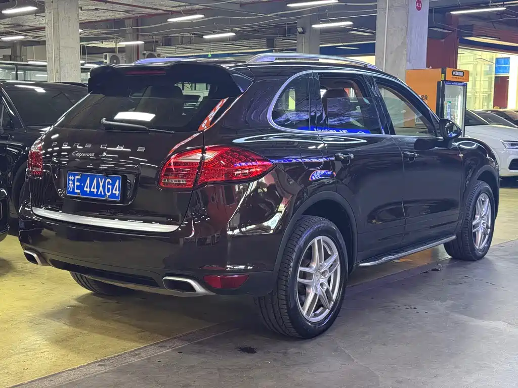 Porsche Cayenne — миниатюра 10