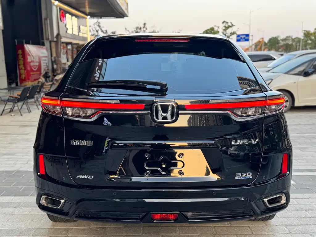 HONDA UR V