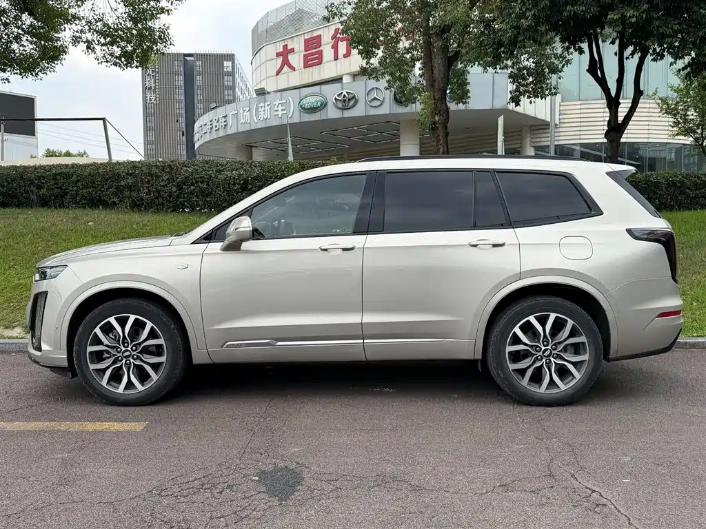 Cadillac XT6 2021 2.0T мест