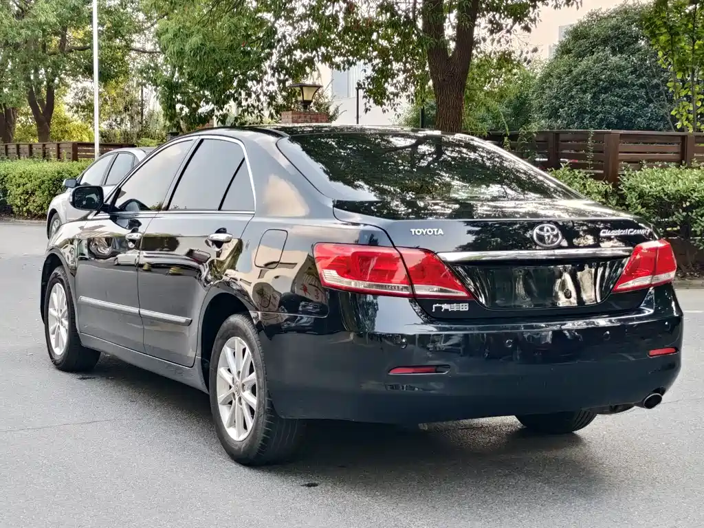 Toyota Camry — миниатюра 5
