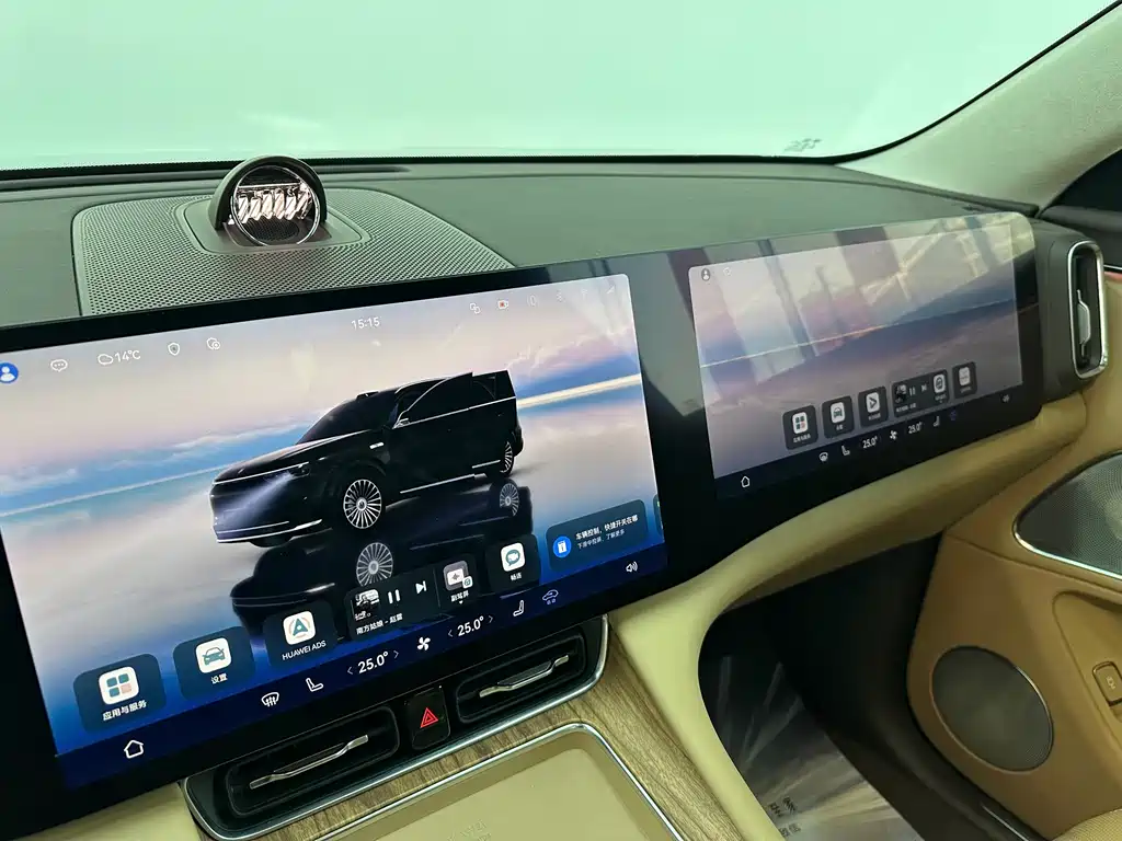 AITO ASK THE WORLD M8