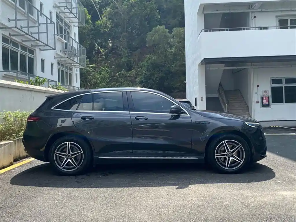 Mercedes-Benz EQC — миниатюра 14