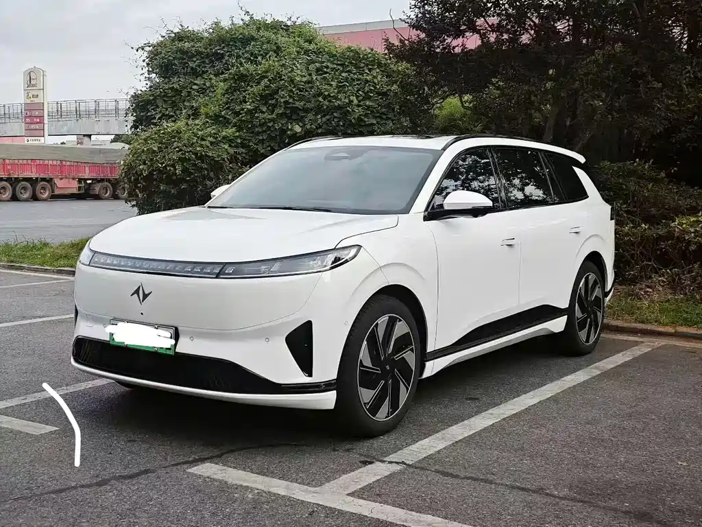 Dongfeng eπ008 2024 636Max Electric 6 мест