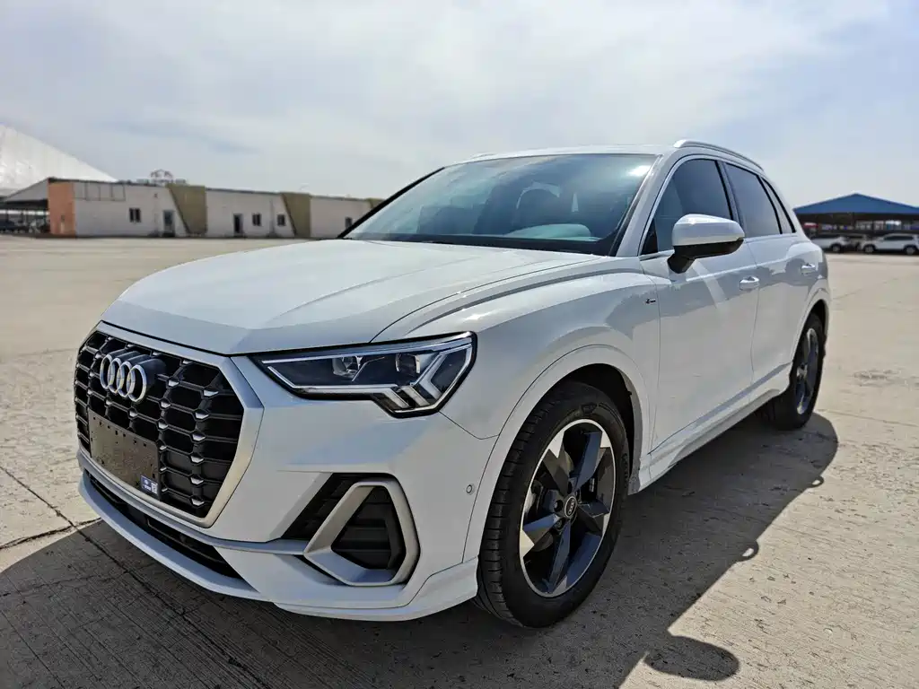 Купить Audi Q3