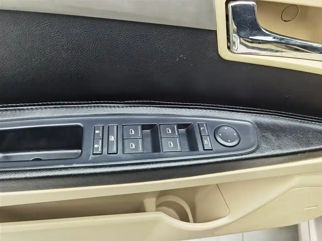 Roewe 350 2015 1.5L MT Luxury