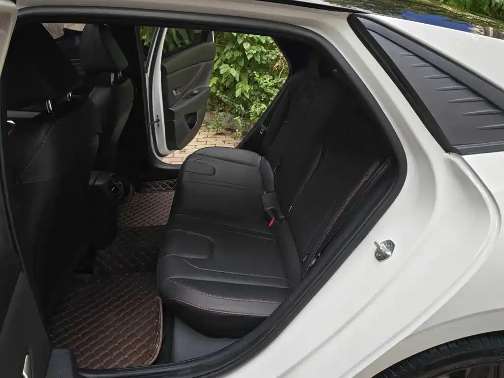 Hyundai Elantra — миниатюра 19