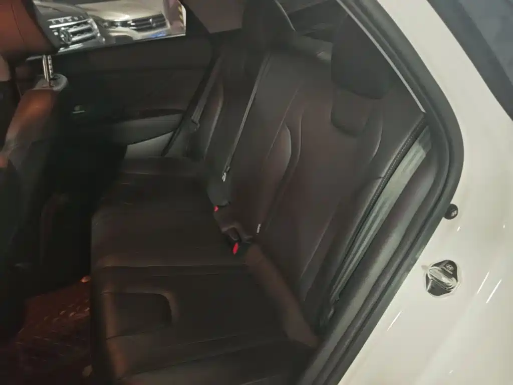 Hyundai Elantra — миниатюра 13