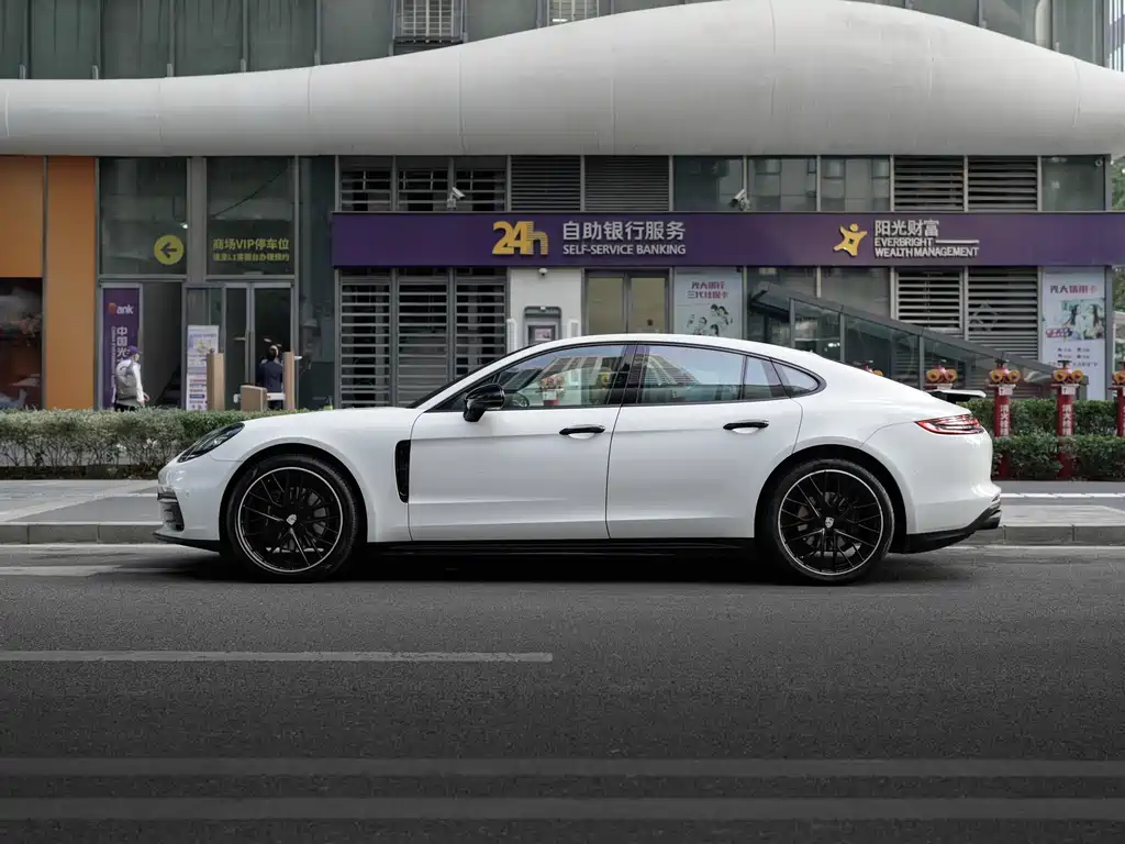 PORSCHE PANAMERA