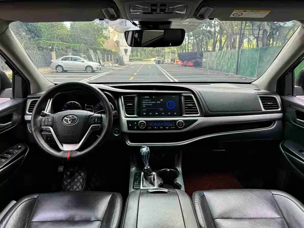 Toyota Highlander 2018 2.0T Luxury 7 мест V