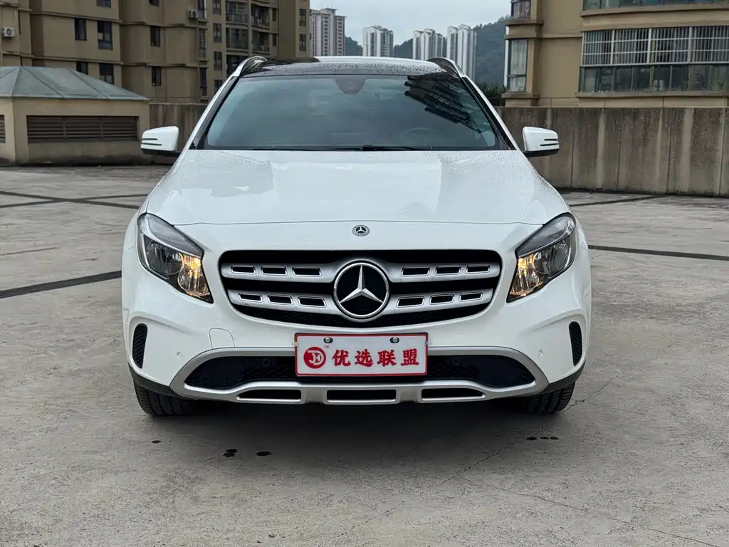 MERCEDES-BENZ  GLA