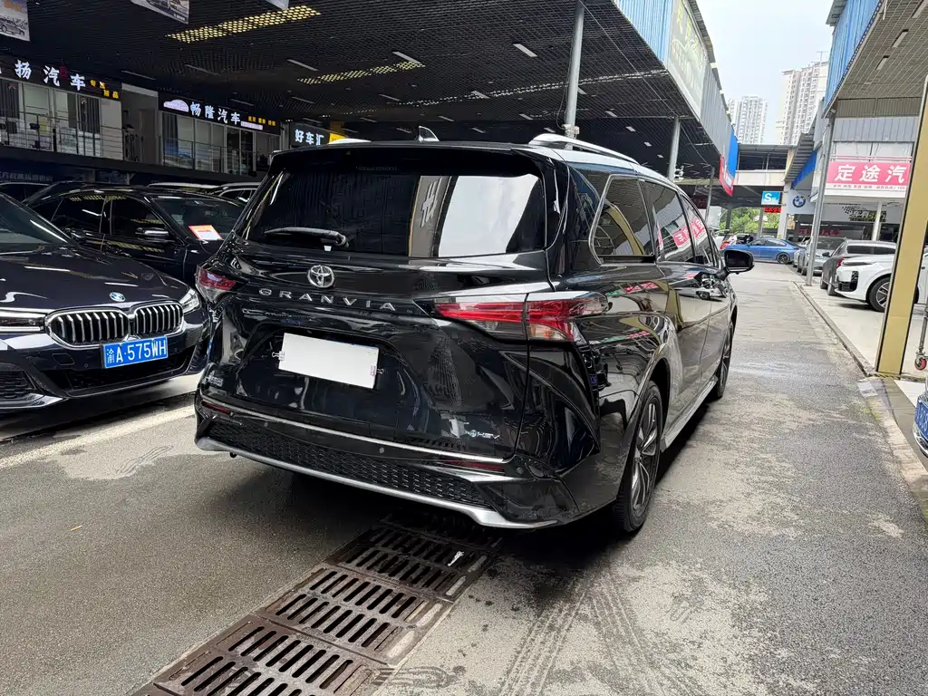 Toyota Granvia 2024 2.5L Luxury
