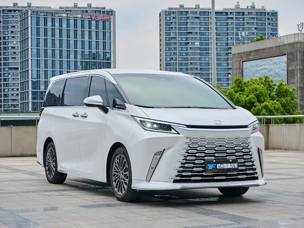 Lexus LM 2023 500h мест