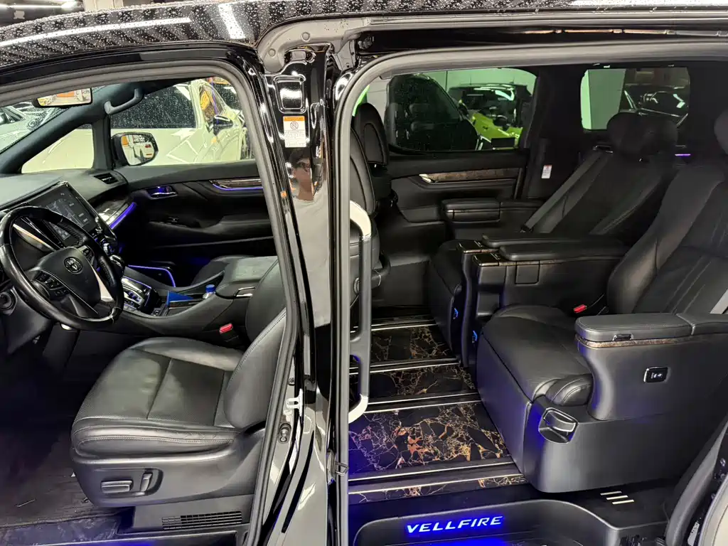 Toyota Vellfire 2021 2.5L HV Luxury