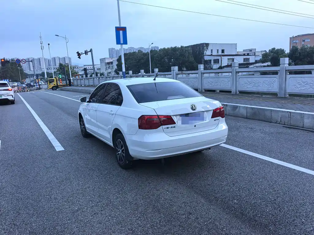 Volkswagen Jetta — миниатюра 4