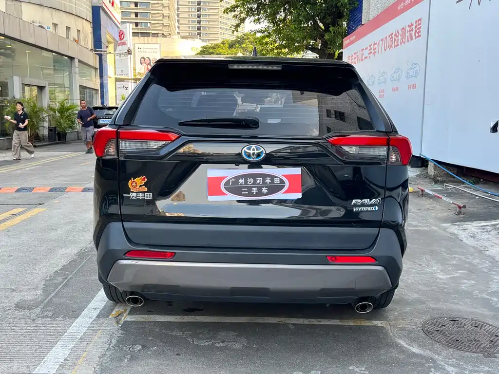 Toyota RAV4 — миниатюра 7