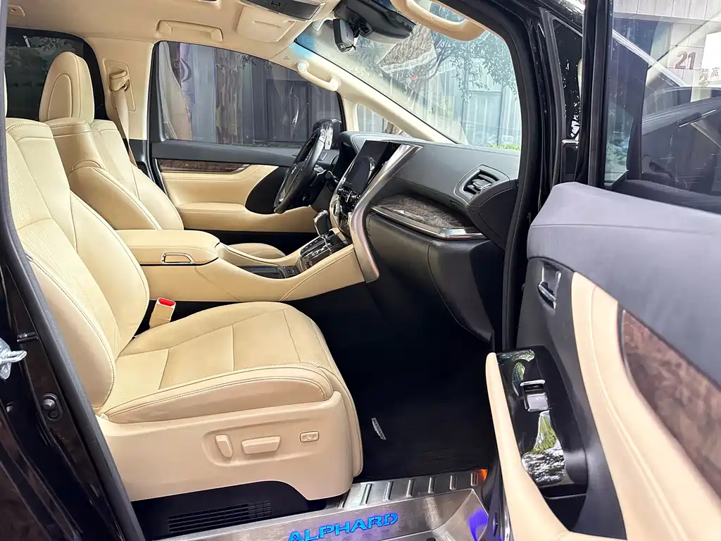 Toyota Alphard 2021 — фото 11