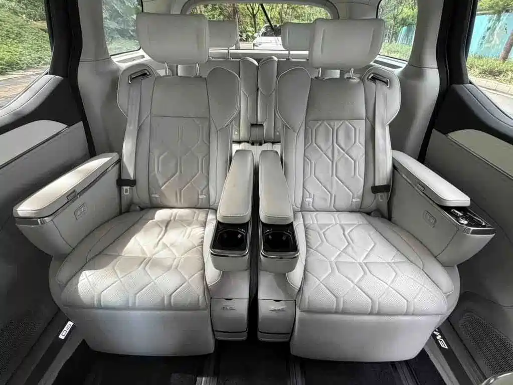 Volvo EM90 — миниатюра 11