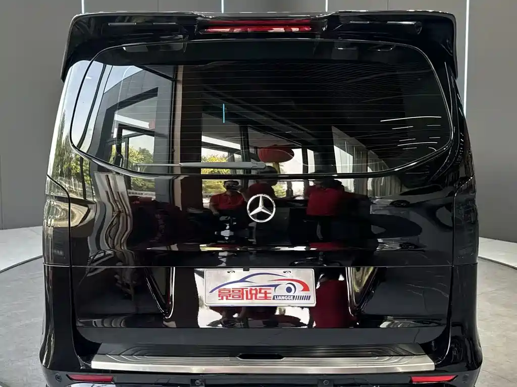 Mercedes-Benz Vito 2023 2.0T 7 мест