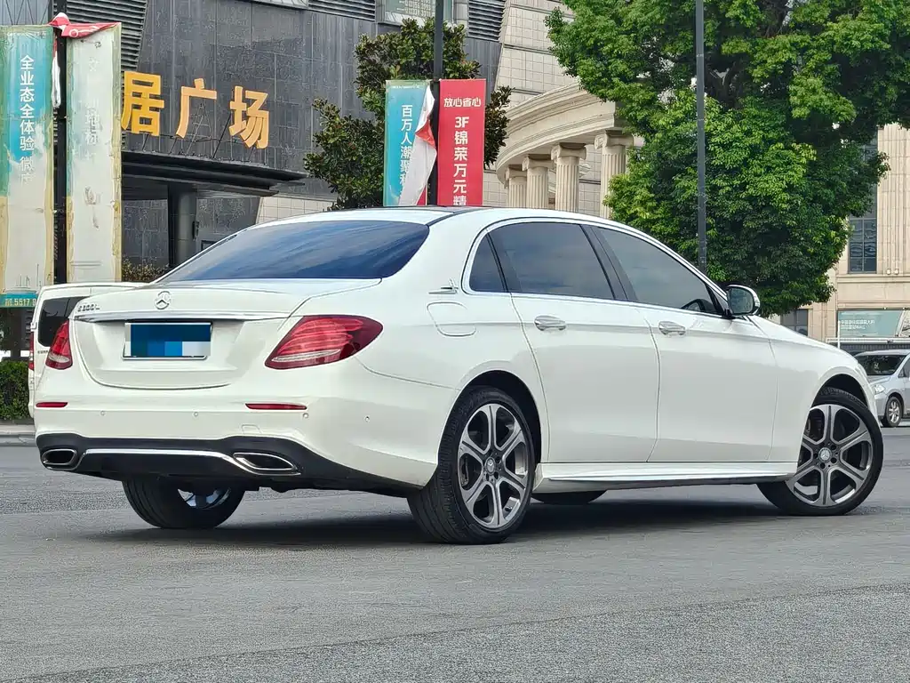 Mercedes-Benz E-Class — миниатюра 6