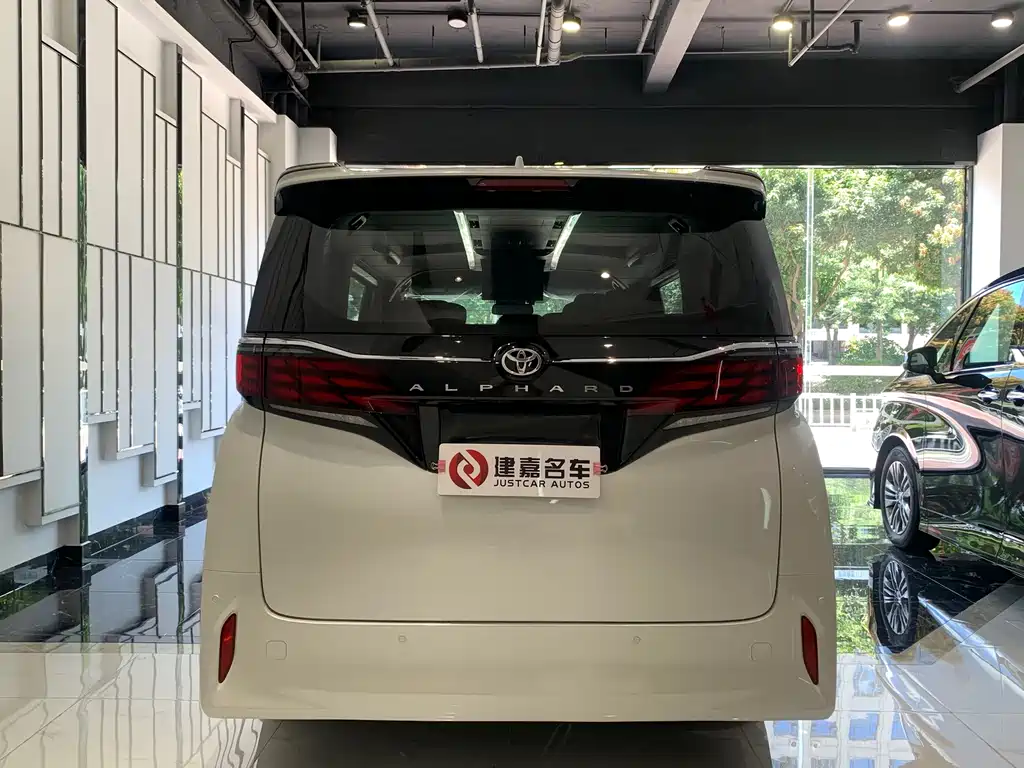 Toyota Alphard 2025 2.5L AT